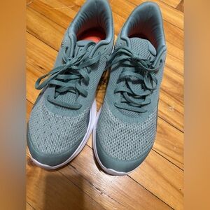 Reebok Running Shoes. Size 8.